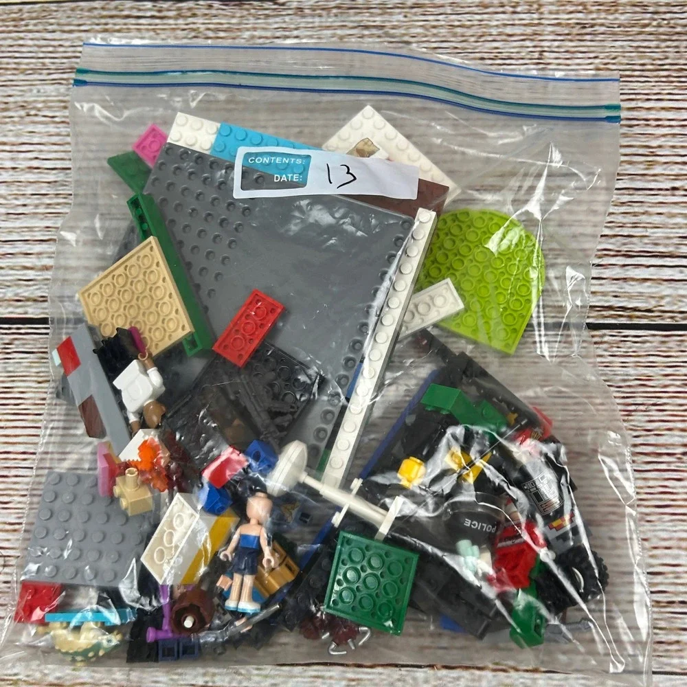 LEGO Mixed Bulk Lot 11.2oz‎ Minifigures Baseplates Bricks City Friends Santa
